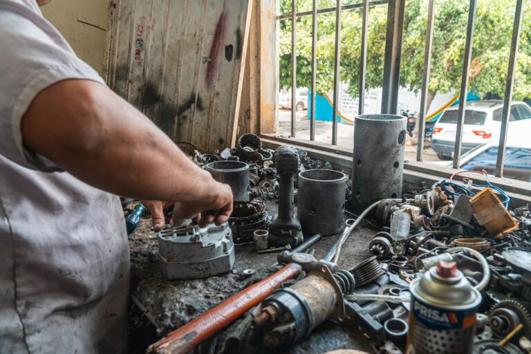 Impacto de los Baches en Suspensión y Rines: Soluciones en Taller Llantero